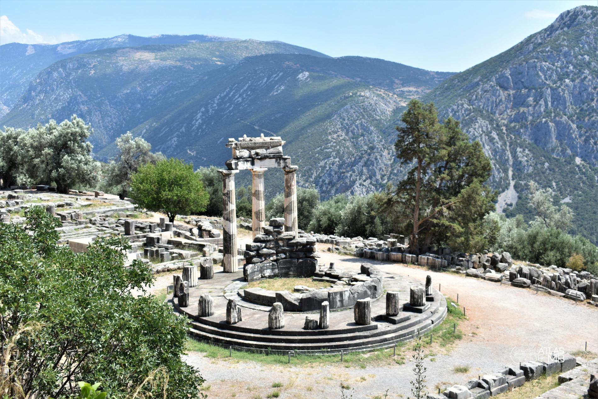 Templo de Atenea Pronaia, Delfos, Grecia