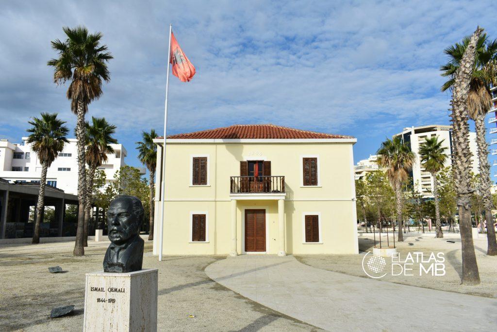 VLORË, los vítores de la independencia albanesa