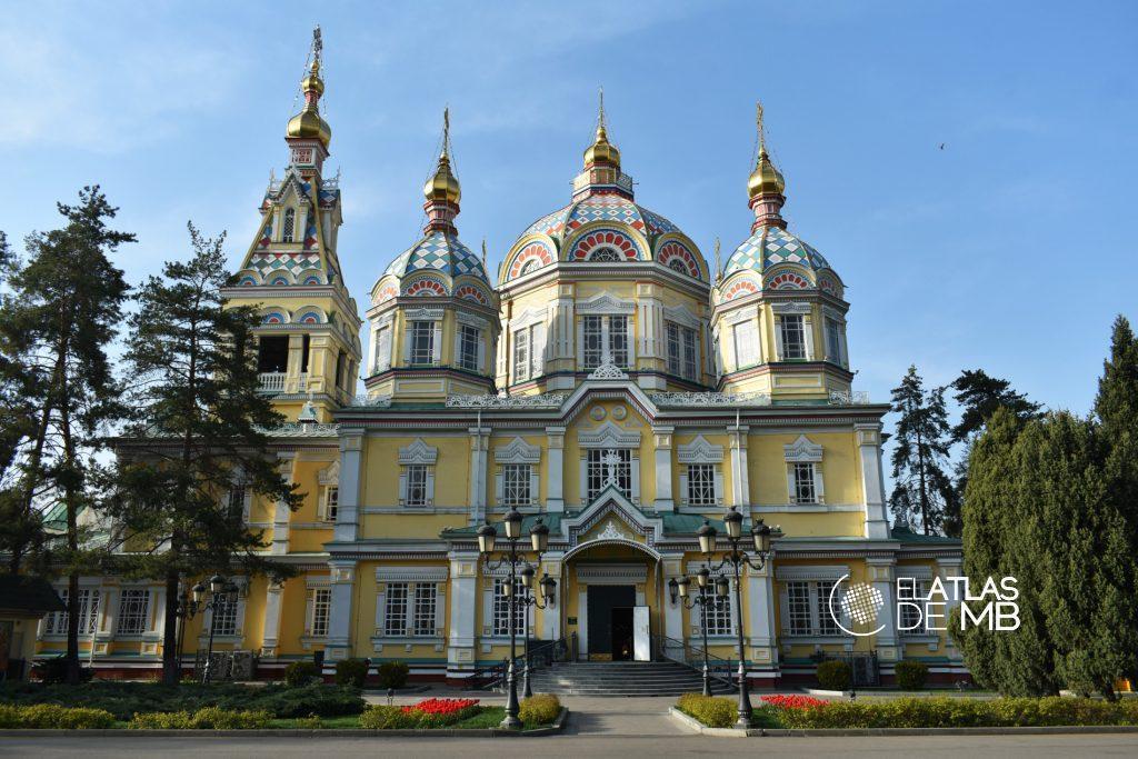ALMATY, las montañas de las manzanas